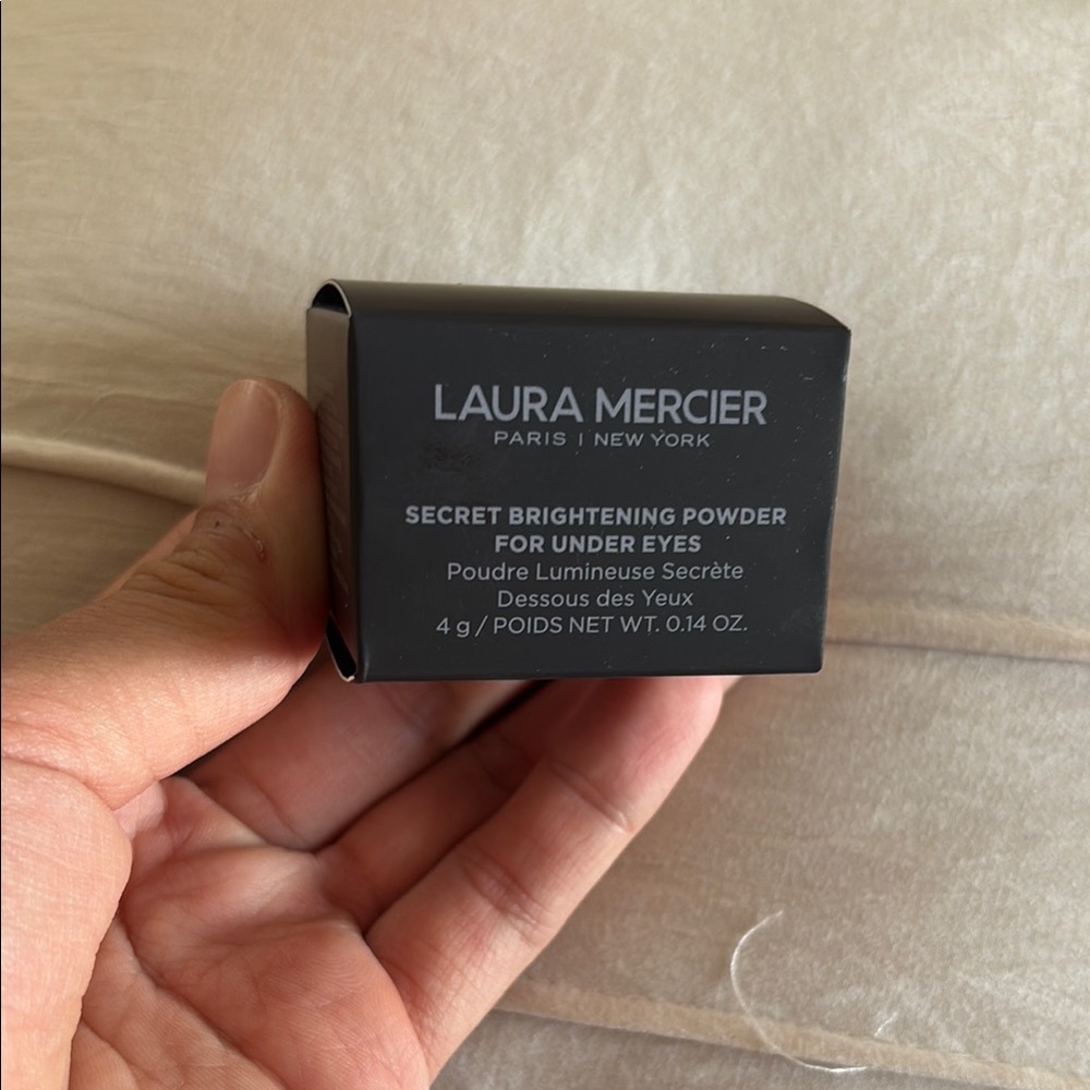 Laura Mercier Secret Brightening Powder for Under Eyes - Black